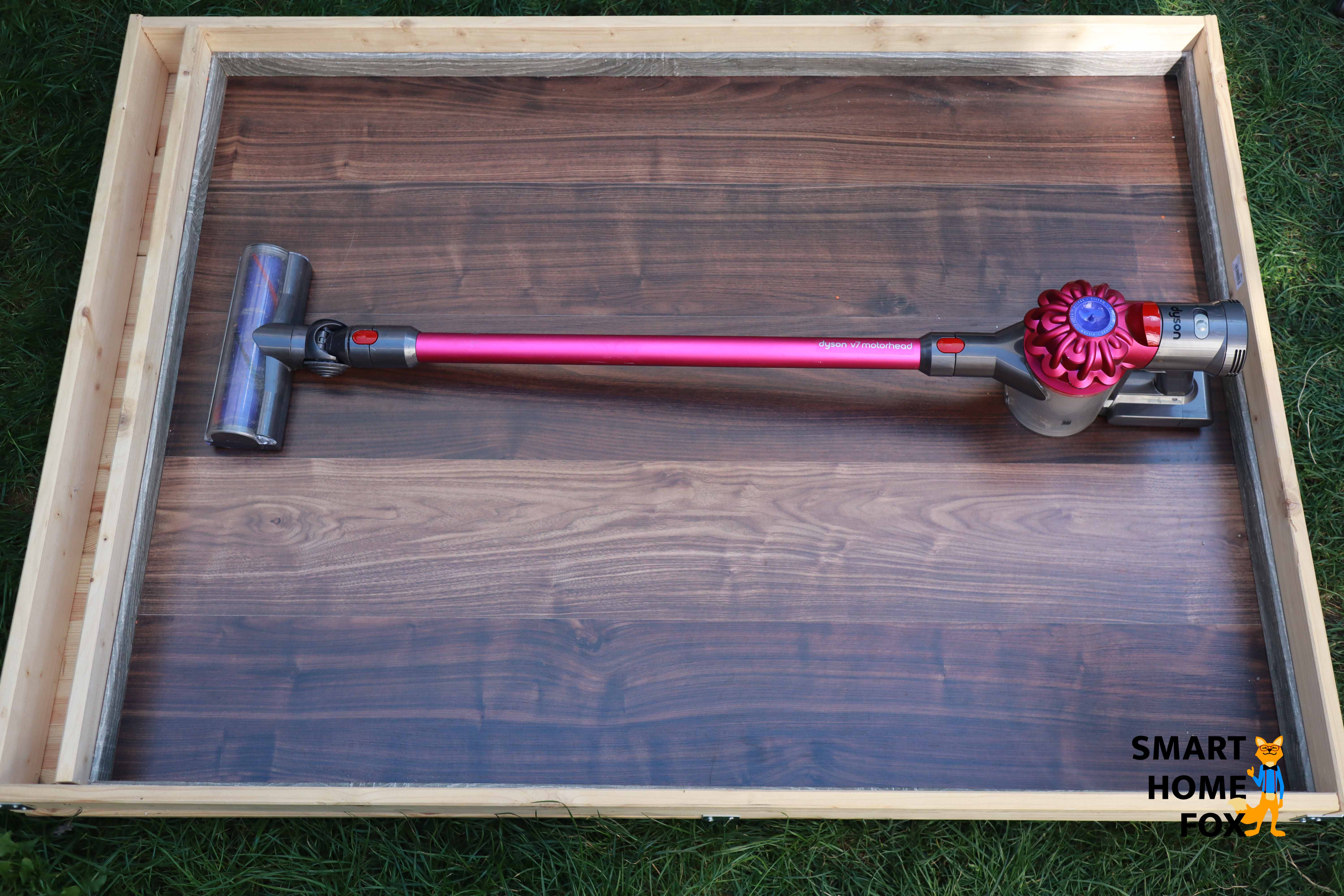 Пылесос 2 в 1 в качестве аккумуляторного пылесоса. 